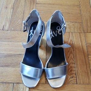 Dolce Vita Silver Sandals Sz 8 EUC